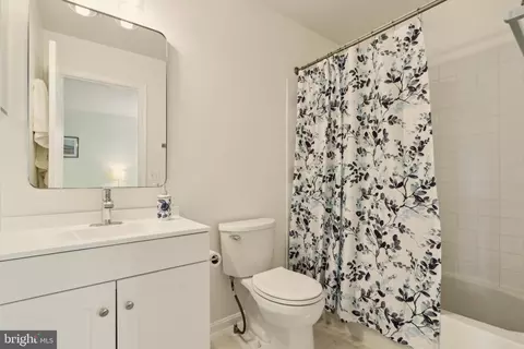 Bath - 43926 Middlesex Dr, Chantilly, VA 20152 photo 5 of 7