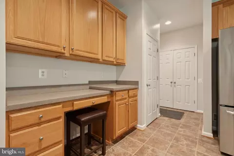 Entry Way - 43926 Middlesex Dr, Chantilly, VA 20152 photo 7 of 15