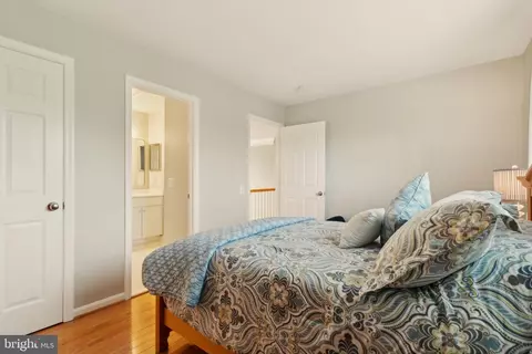 Bedroom - 43926 Middlesex Dr, Chantilly, VA 20152 photo 8 of 14