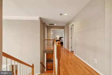 Entry Way - 43926 Middlesex Dr, Chantilly, VA 20152 photo 13 of 15