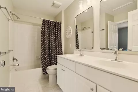Bath - 43926 Middlesex Dr, Chantilly, VA 20152 photo 6 of 7