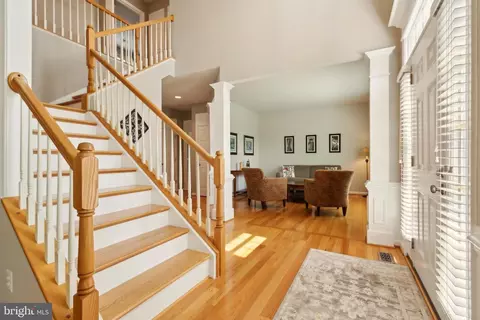 Entry Way - 43926 Middlesex Dr, Chantilly, VA 20152 photo 2 of 15