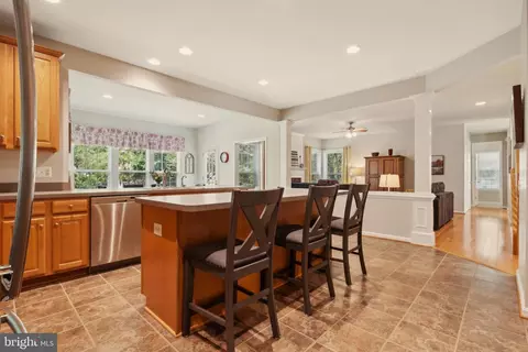 Entry Way - 43926 Middlesex Dr, Chantilly, VA 20152 photo 8 of 15