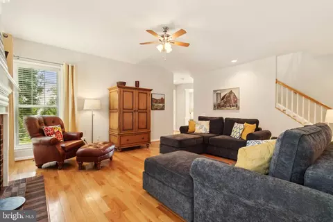 Living - 43926 Middlesex Dr, Chantilly, VA 20152 photo 2 of 2