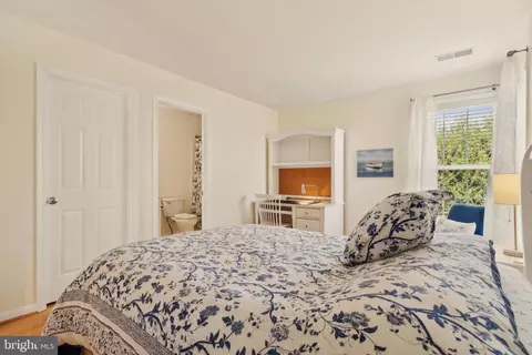 Bedroom - 43926 Middlesex Dr, Chantilly, VA 20152 photo 4 of 14