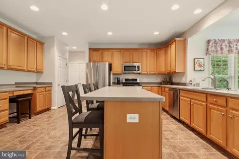 Kitchen - 43926 Middlesex Dr, Chantilly, VA 20152 photo 3 of 3