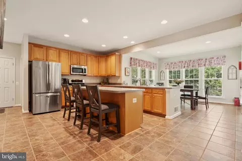 Kitchen - 43926 Middlesex Dr, Chantilly, VA 20152 photo 1 of 3