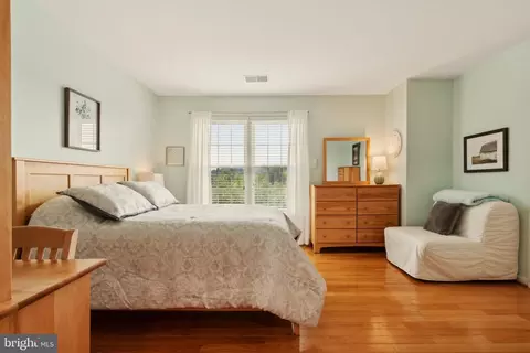Bedroom - 43926 Middlesex Dr, Chantilly, VA 20152 photo 13 of 14