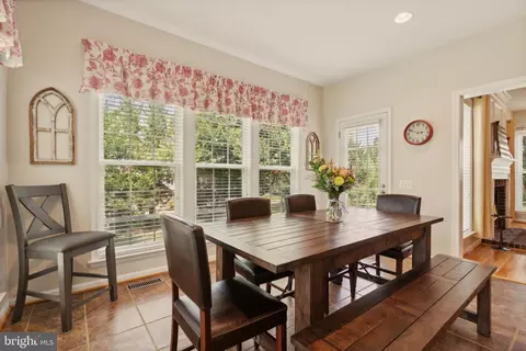Dining - 43926 Middlesex Dr, Chantilly, VA 20152 photo 6 of 6