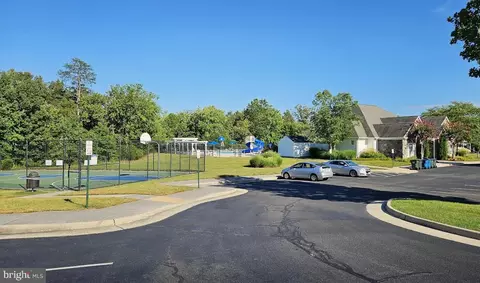 Exterior - 43926 Middlesex Dr, Chantilly, VA 20152 photo 12 of 12