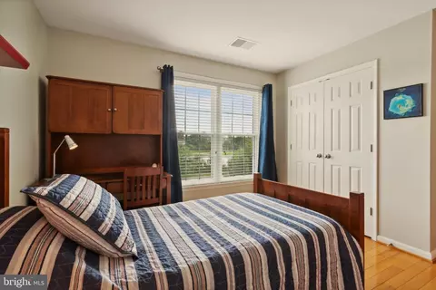 Bedroom - 43926 Middlesex Dr, Chantilly, VA 20152 photo 10 of 14