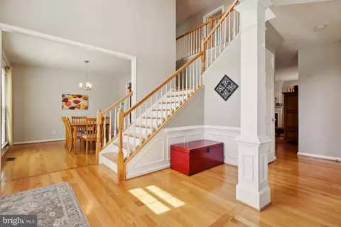 Entry Way - 43926 Middlesex Dr, Chantilly, VA 20152 photo 4 of 15