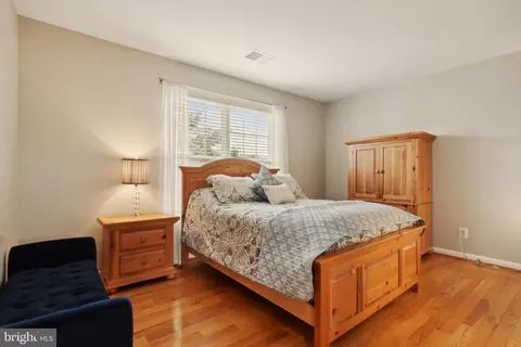 Bedroom - 43926 Middlesex Dr, Chantilly, VA 20152 photo 6 of 14