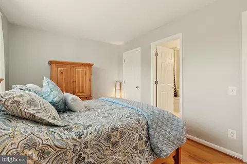 Bedroom - 43926 Middlesex Dr, Chantilly, VA 20152 photo 7 of 14
