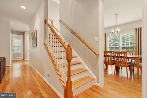 Entry Way - 43926 Middlesex Dr, Chantilly, VA 20152 photo 11 of 15