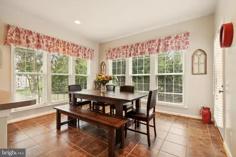 Dining - 43926 Middlesex Dr, Chantilly, VA 20152 photo 5 of 6