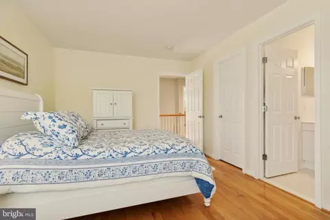 Bedroom - 43926 Middlesex Dr, Chantilly, VA 20152 photo 5 of 14
