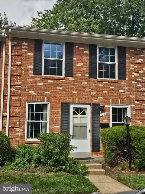 108 E Cornell Dr, Sterling, VA 20164