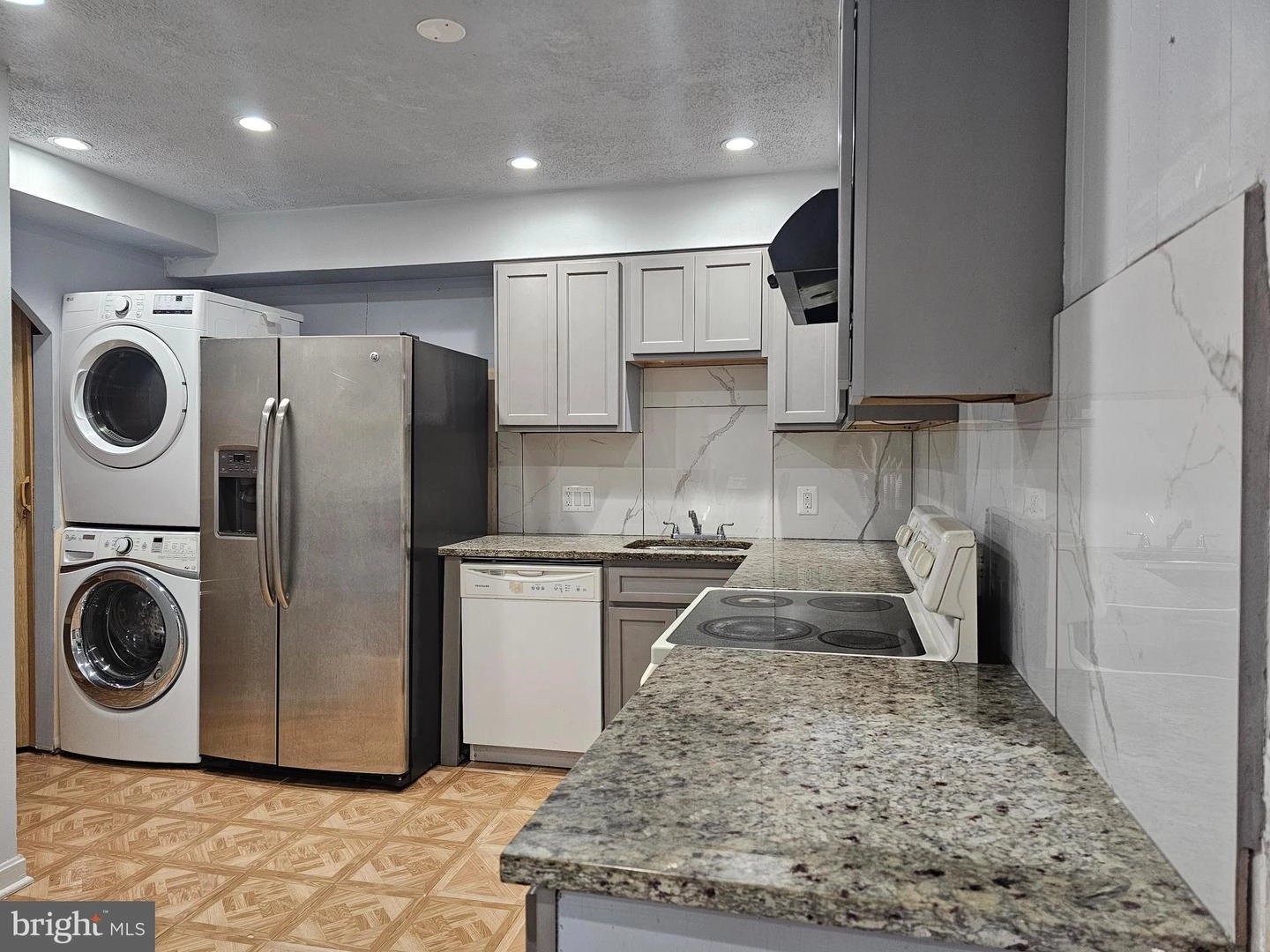 108 E Cornell Dr, Sterling, VA 20164 photo 2