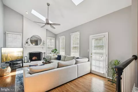 20761 Dewberry Ct, Ashburn, VA 20147 photo 9