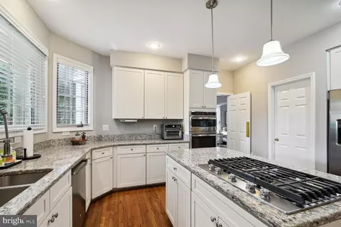 20761 Dewberry Ct, Ashburn, VA 20147 photo 5