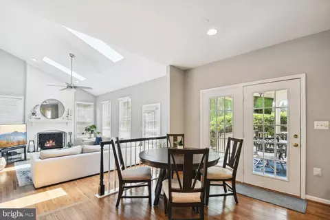 20761 Dewberry Ct, Ashburn, VA 20147 photo 8