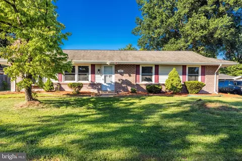1815 N Brunswick St, Sterling, VA 20164