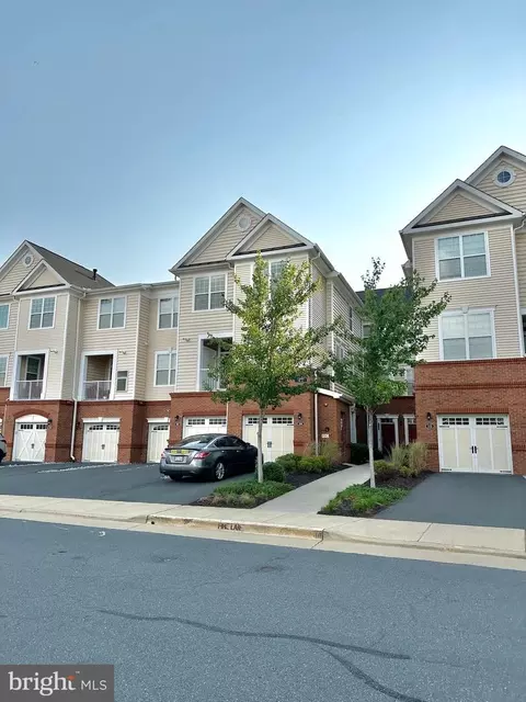 23315 Milltown Knoll Sq #106, Ashburn, VA 20148