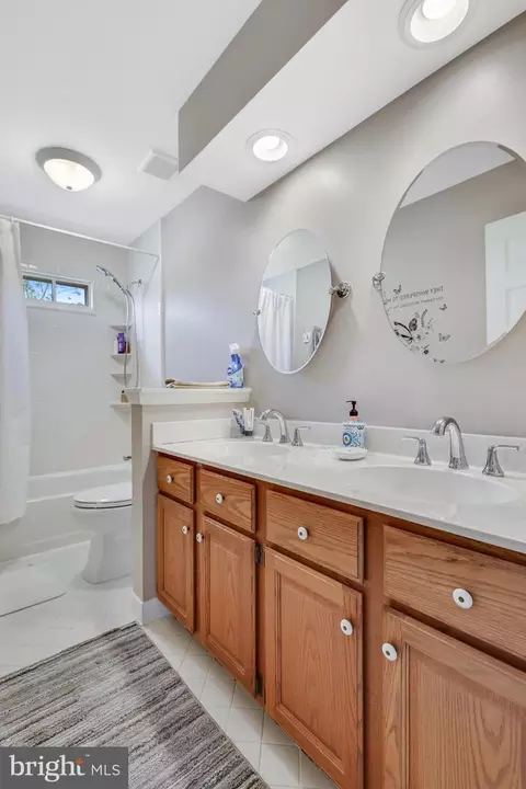 Bath - 43949 Reliance Ct, Ashburn, VA 20147 photo 6 of 10
