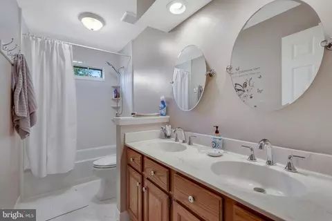 Bath - 43949 Reliance Ct, Ashburn, VA 20147 photo 5 of 10