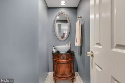 Bath - 43949 Reliance Ct, Ashburn, VA 20147 photo 7 of 10