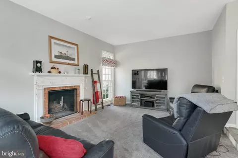 Living - 43949 Reliance Ct, Ashburn, VA 20147 photo 1 of 2