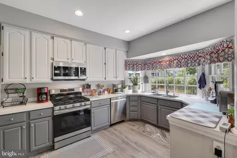 Kitchen - 43949 Reliance Ct, Ashburn, VA 20147 photo 2 of 5