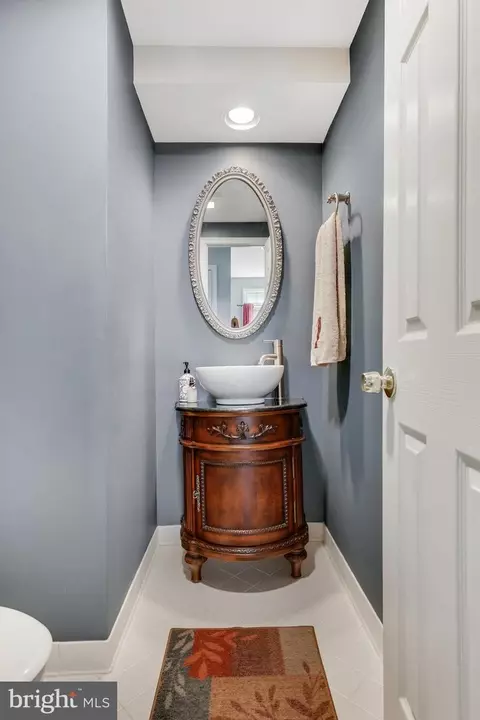 Bath - 43949 Reliance Ct, Ashburn, VA 20147 photo 8 of 10