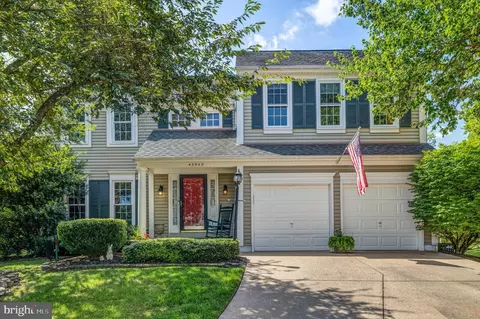 Exterior - 43949 Reliance Ct, Ashburn, VA 20147 photo 4 of 14