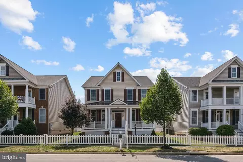 42481 Mandolin St, Chantilly, VA 20152
