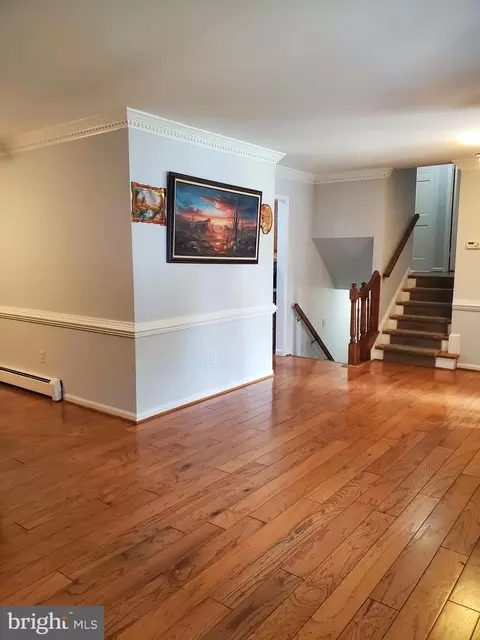 Entry Way - 302 W Juniper Ave, Sterling, VA 20164 photo 4 of 9