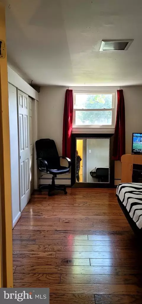 Bedroom - 302 W Juniper Ave, Sterling, VA 20164 photo 5 of 5