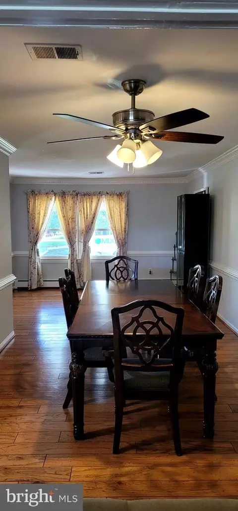 Dining - 302 W Juniper Ave, Sterling, VA 20164 photo 2 of 4