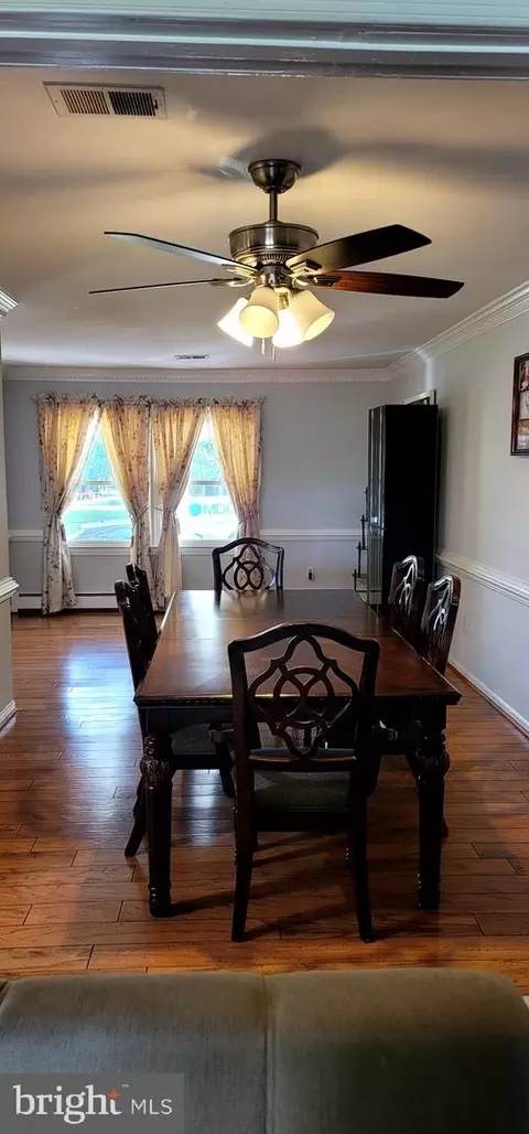 Dining - 302 W Juniper Ave, Sterling, VA 20164 photo 1 of 4