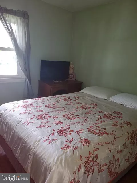 Bedroom - 302 W Juniper Ave, Sterling, VA 20164 photo 2 of 5
