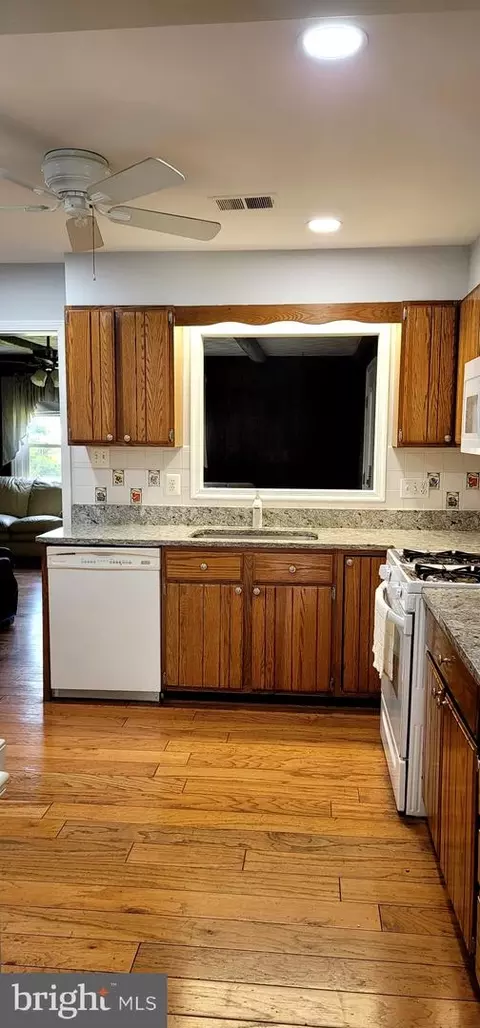 Kitchen - 302 W Juniper Ave, Sterling, VA 20164 photo 2 of 2