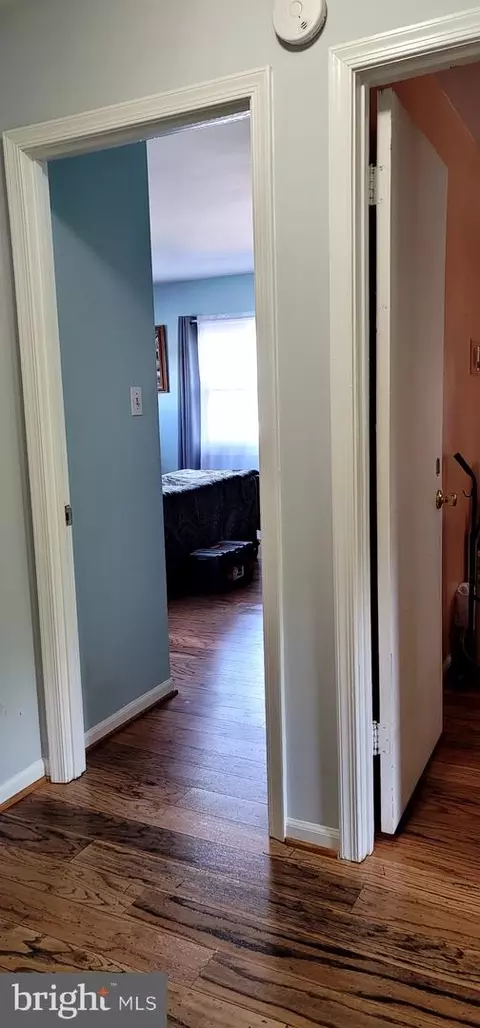 Entry Way - 302 W Juniper Ave, Sterling, VA 20164 photo 6 of 9