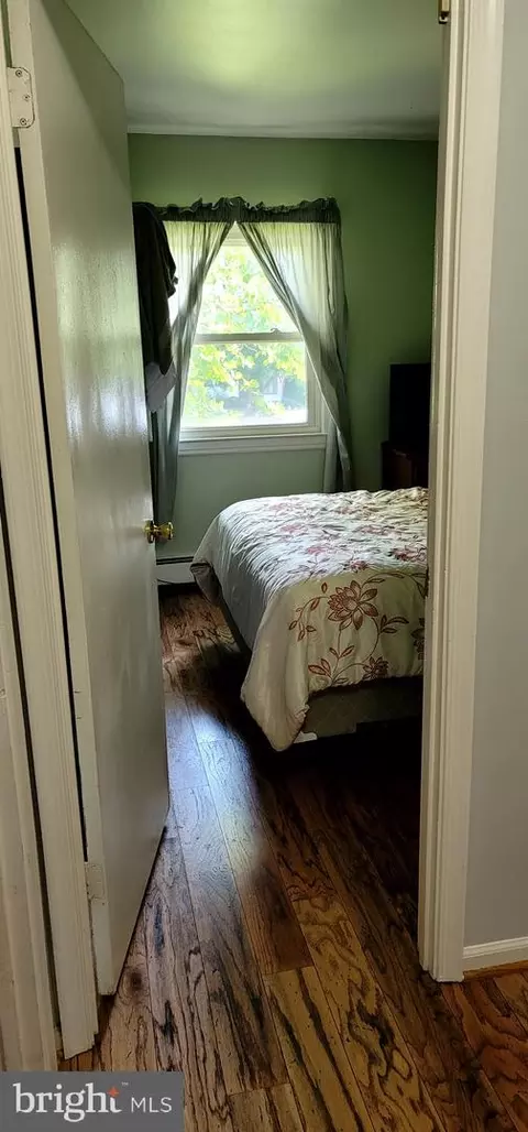 Bedroom - 302 W Juniper Ave, Sterling, VA 20164 photo 3 of 5