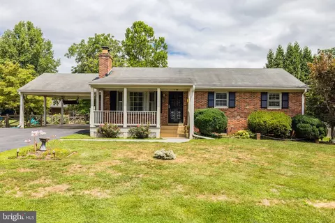 577 Curry Springs Pl, Hamilton, VA 20158