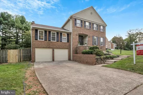 12 Summer Breeze Ct, Sterling, VA 20165 photo 2