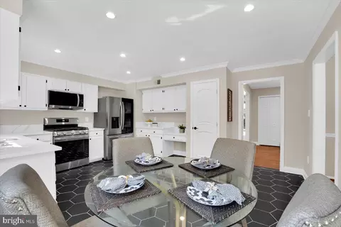 12 Summer Breeze Ct, Sterling, VA 20165 photo 9