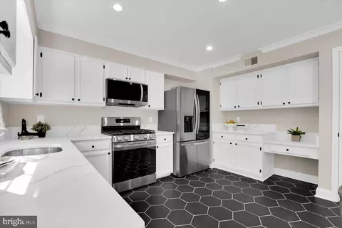 12 Summer Breeze Ct, Sterling, VA 20165 photo 8
