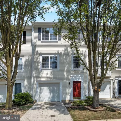 560 Sparkleberry Ter NE, Leesburg, VA 20176