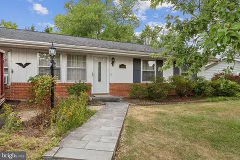 308 E Tazewell Rd, Sterling, VA 20164